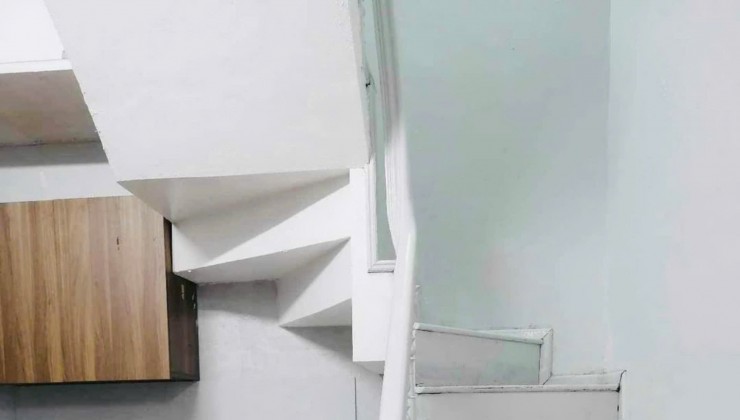 Cho thuê nhà nguyên căn mặt ngõ ô tô Nguyễn An Ninh, 40m × 4 Tầng 3 ngủ 14 Triệu